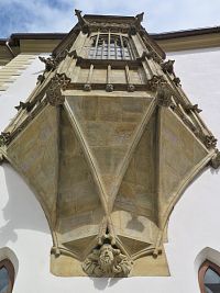 gotický arkýř na radnici