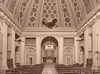 historická pohlednice - interiér kostela