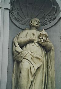 průčelní socha sv. Karla Boromejského