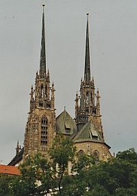 brněnská katedrála od vlakového nádraží