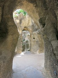 v Grottě