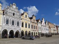 Telč – památkově chráněné domy na náměstí Zachariáše z Hradce