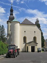 kostel sv. Bartoloměje (zřejmě právě navštívený lidoveckým kolchozníkem M. Jurečkou)