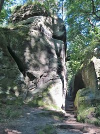 Oybin – Rytířská cesta Rytířskou soutěskou  (Ojvín - Ritterschlucht, Rittersweg)