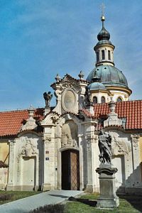 Praha (Řepy) - klášter servitů (benediktinek) s kostelem Panny Marie Vítězné na Bílé Hoře