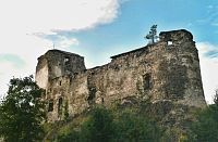 Liptovský Hrádok – zřícenina Nového hradu  (zrúcanina hradu a kaštiel Újvár)
