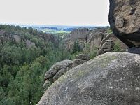 Skalní divadlo Broumovsko, III. část (Broumovské stěny, skupina broumovských kostelů a zámky v polských Sarnách)