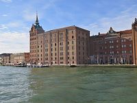 Benátky – bývalý mlýn Molino Stucky (Venezia - Hilton Molino Stucky)