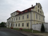 Libočany - barokní zámek z r. 1770 (pův. tvrz a rodiště kronikáře Václava Hájka)