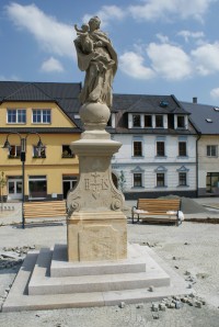 socha P. Marie na náměstí