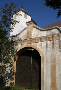hřbitovní brána