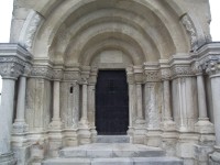 románský portál kostnice