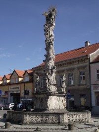 Poysdorf – sloup Nejsvětější Trojice (Dreifaltigkeitssäule)