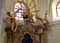 detail horní části oltáře