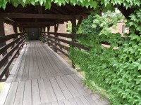 přístupový dřevěný most
