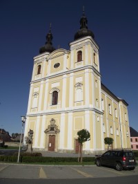 monumentální kostel v Bystrém