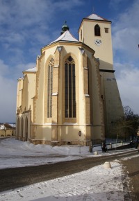 sluncem zalitý kostel sv. Jakuba Většího