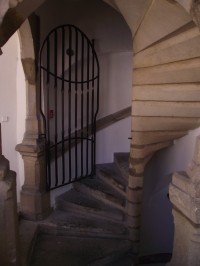 Hlucká tvrz - točité schodiště