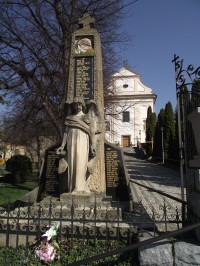 Hluk - památník a kostel sv. Vavřince