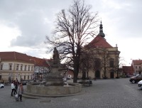 náměstí TGM s farním kostelem