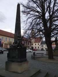 Masrykovo náměstí s obeliskem