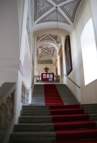 schodiště k biskupské kapli