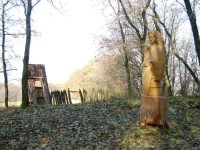 Dřevěné sochy na šumárnickém hradišti