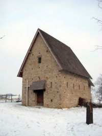 Replika staroslovanského kostelíka v Modré