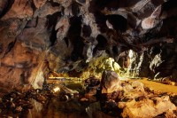 Jeskyně Býčí skála