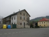 Ukázka typické stavby starých Hartmanic