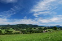 Celkový pohled na Janovice a Beskydy s Lysou horou