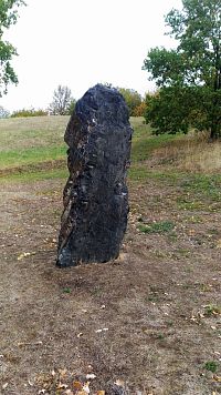 Novodobý menhir v Ústí nad Labem.