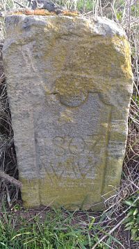 zajímavý kámen u silnice do Braňan