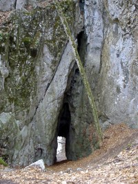 skalní průrva vedle Býčí skály