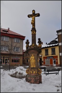 kamenný kříž na náměstí T.G.Masaryka