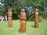 Dřevěné sochy na Soláni