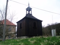 Zvonička vedle kostela