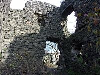 zřícenina hradu Ronov