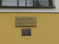 napis nad vchodem do kostela Sv.Barbory