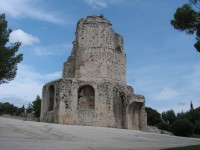 stará věž v Nimes