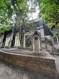 St. Dunstan in East