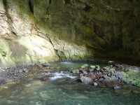 Pohled na pramen potoka Curka v jeskyni Zeleni vir