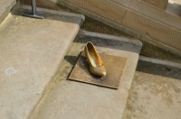 Moritzburg - zlatý střevíček na bočním schodišti