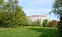 základní škola Bohumila Hrabala - pohled z Košinky