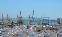 Cádiz, přístav s mostem