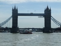 Tower Bridge od řeky