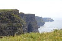 Cliffs of Moher jsou dvěstěmetrové útesy