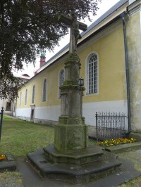Police nad Metují - kříž u kostela
