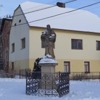 Sloup v Moravském krasu - socha sv. Jana Nepomuckého