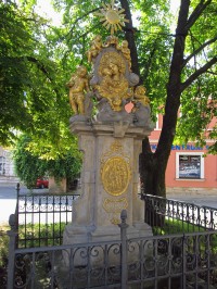 33 Komenského nám., socha Panny Marie Rušánské